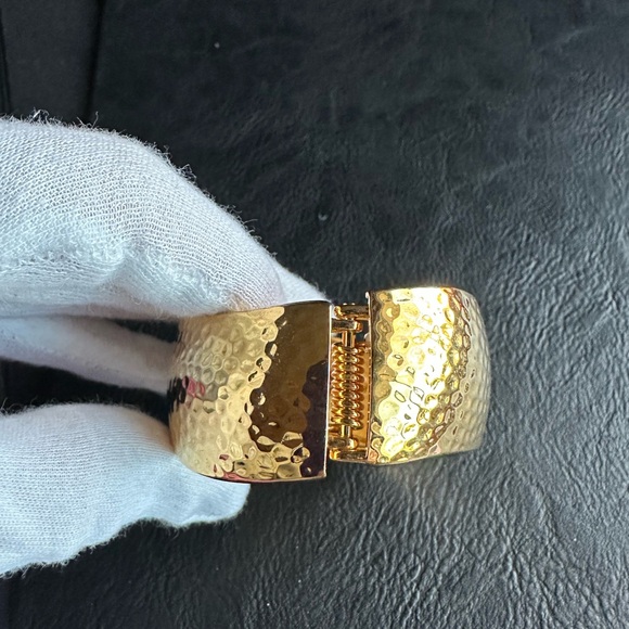 Gold Cuff Bracelet Gold Tone Textured Hammered Wavy Hinged Clamper - Picture 3 of 10